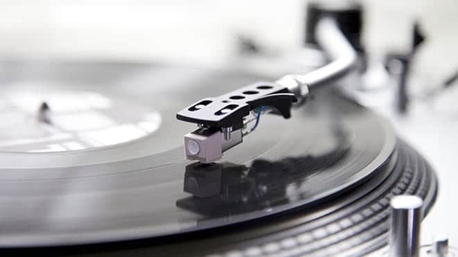 Drama nyt år Dårligt humør Why You Should Buy a Record Player - Soundwave Art